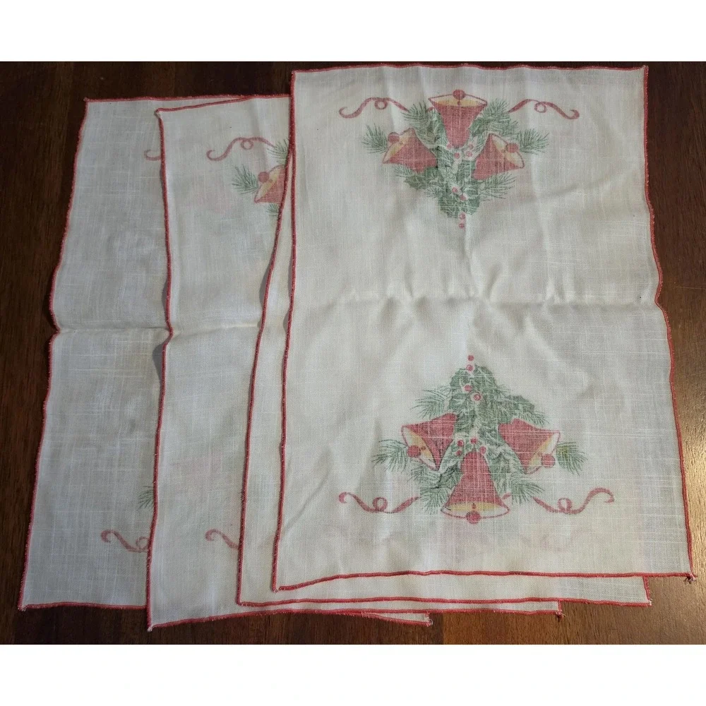 VTG White Holiday Cloth Napkins Set‎ of 4 Festive Christmas Dinner Table Linen